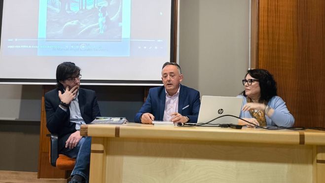 Ruy en la presentación del libro con el autor del mismo.| L.N.C. Ruy en la presentación del libro con el autor del mismo.| L.N.C.
