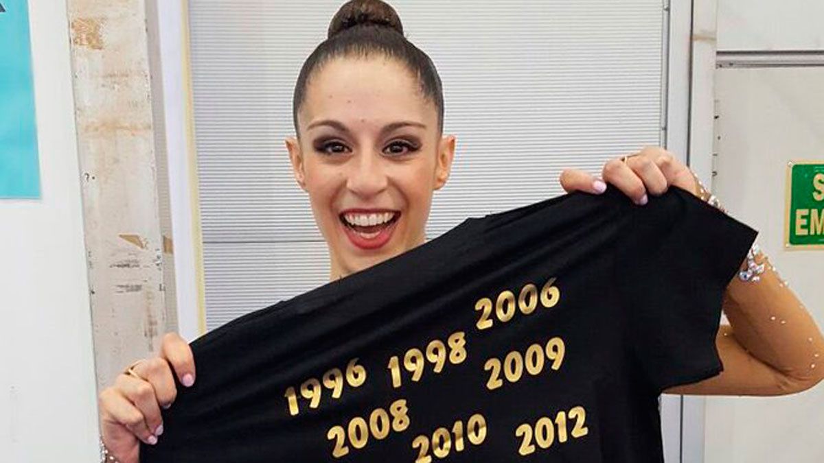 Carolina, con la camiseta de homenaje a sus Nacionales. | @RITMORUTH