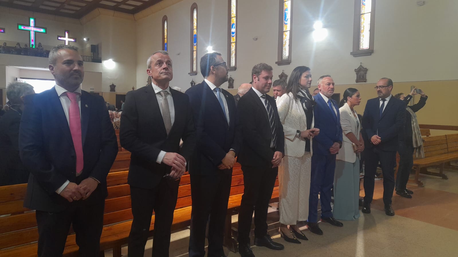 Autoridades en la iglesia de Cuatrovientos antes de la procesión. | MAR IGLESIAS