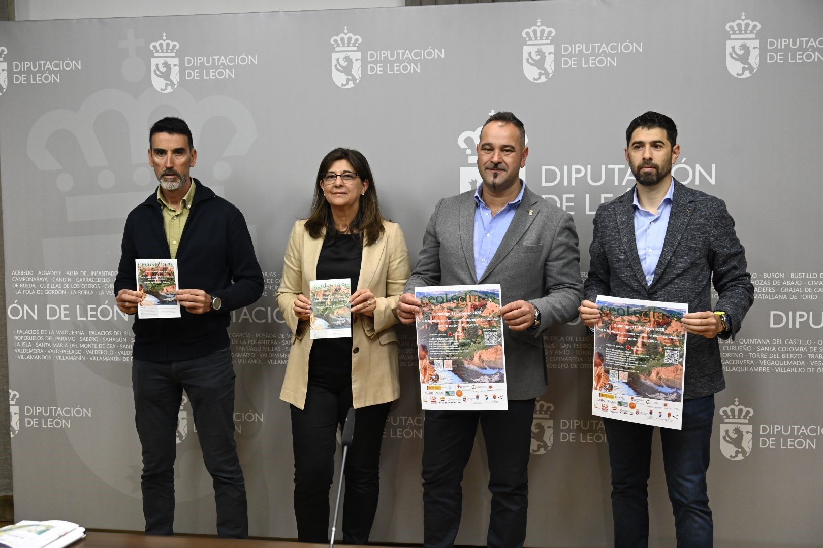 Un instante de la presentación de Geolodía 25, celebrada este viernes en el Palacio de los Guzmanes. | SAÚL ARÉN