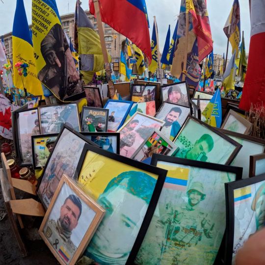 La plaza Maidan cuenta con un rincón en recuerdo de los combatientes latinos caídos en combate La plaza Maidan cuenta con un rincón en recuerdo de los combatientes latinos caídos en combate