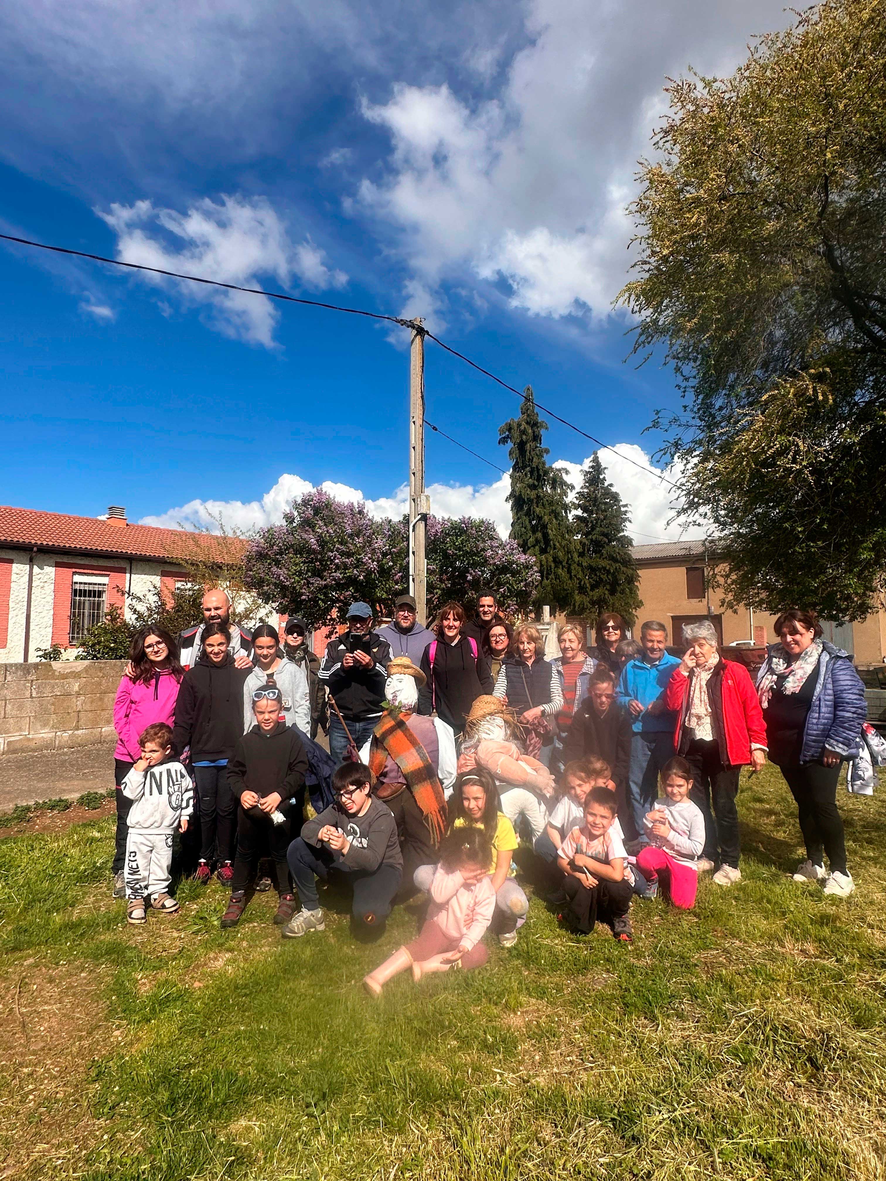 En Gavilanes de Órbigo también pinan los mayos. 