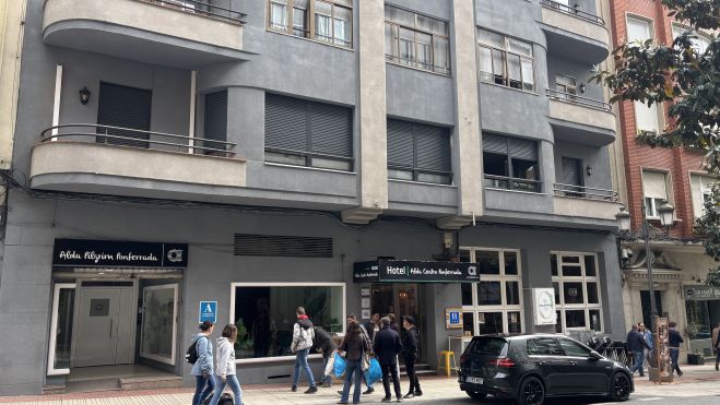 Edificio del antiguo Hotel Madrid, en el barrio de La Puebla. | JAVIER FERNÁNDEZ Edificio del antiguo Hotel Madrid, en el barrio de La Puebla. | JAVIER FERNÁNDEZ