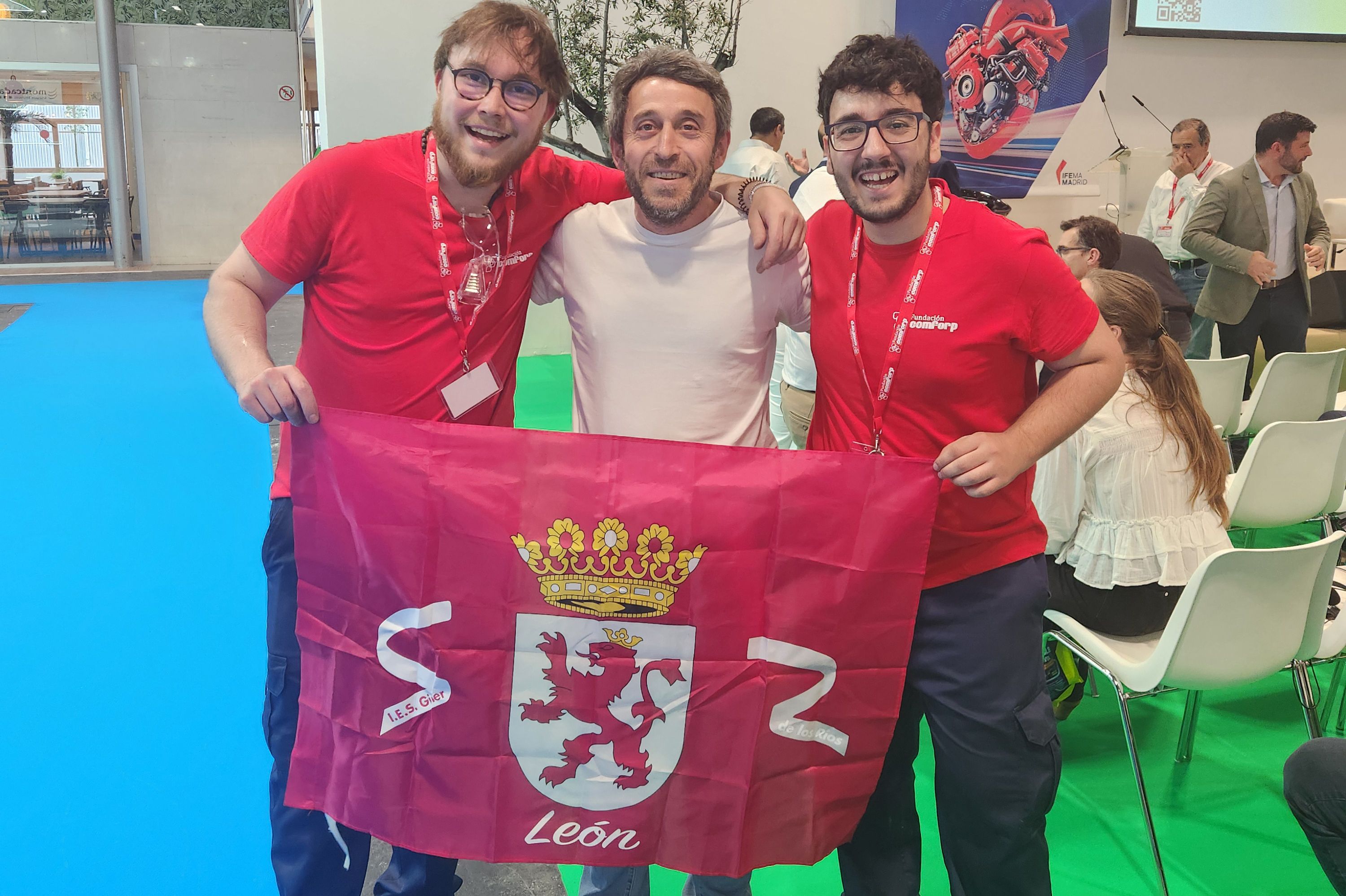 Delegación del IES Giner de los Ríos en la competición celebrada en Ifema. | L.N.C.