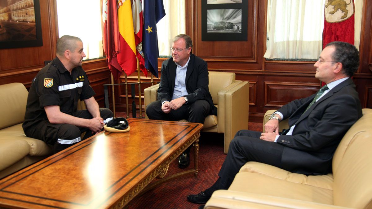 Antonio Silván con Fernando Salguero y Juan Carlos Trujillo. | CÉSAR