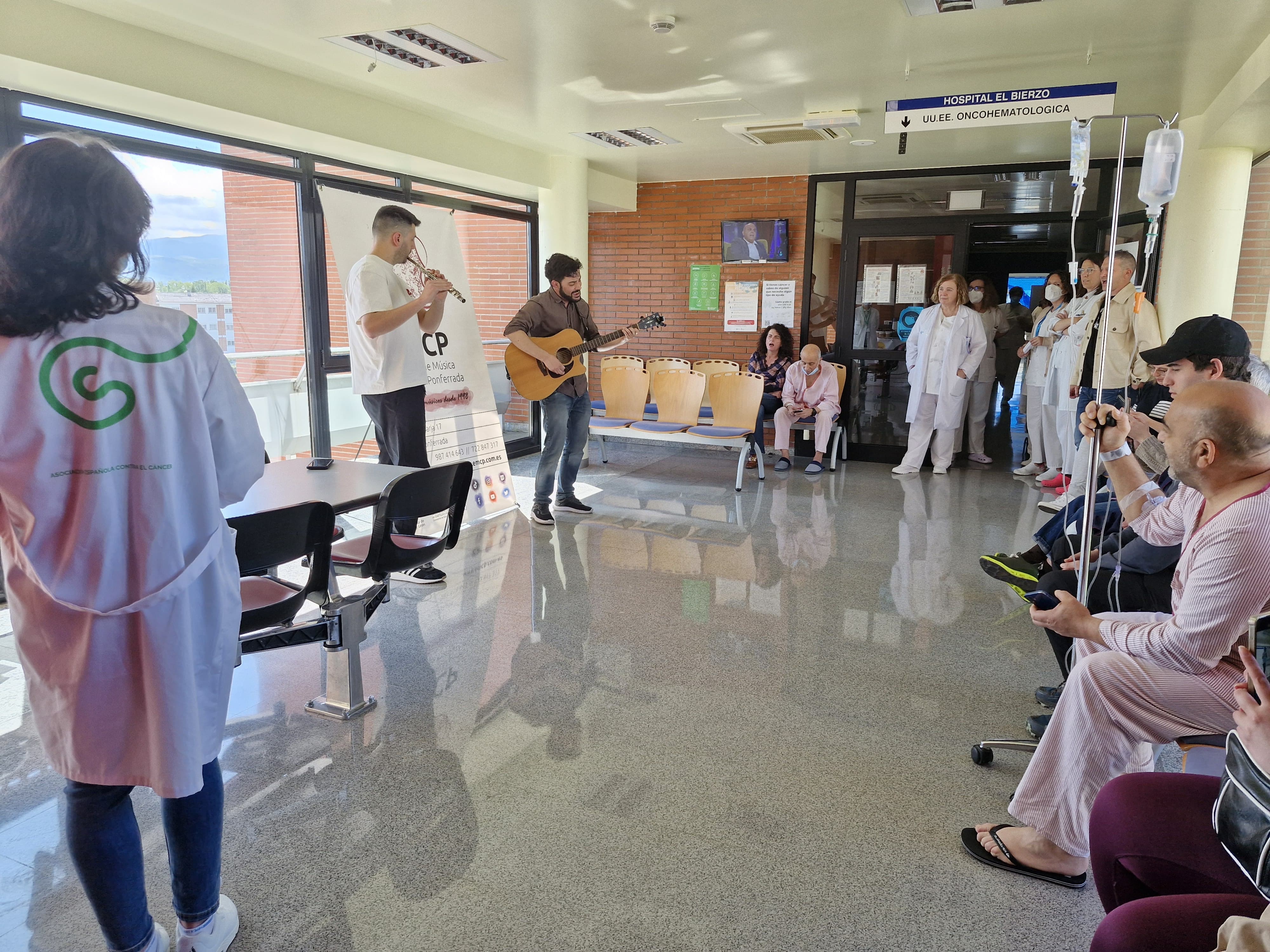 Uno de los pequeños conciertos de 'Música para la Salud'.