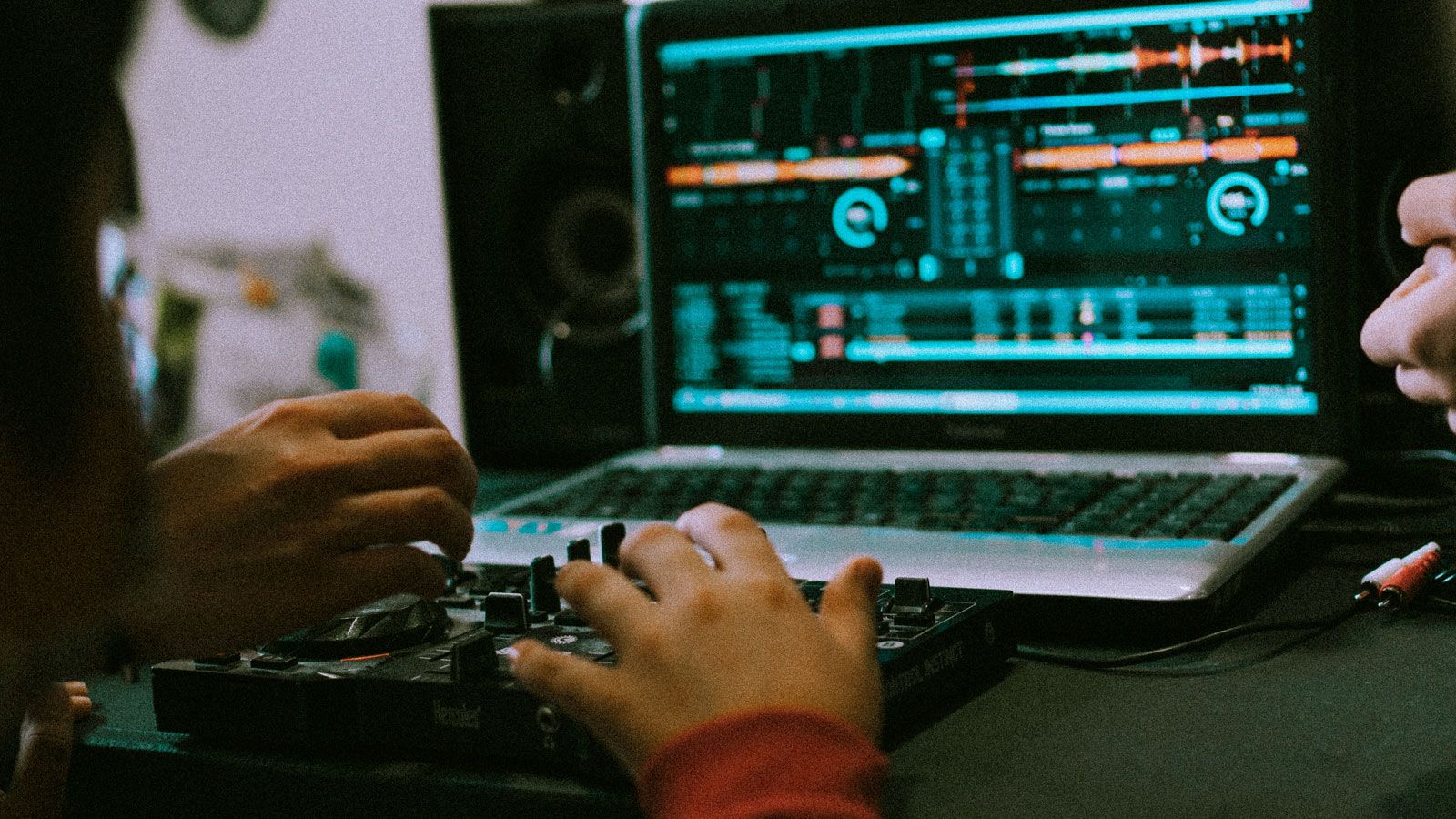 Las inscripciones para el curso de Dj para adolescentes se realizarán en la sede de Laboral Kutxa en León bajo previo envío de un correo electrónico.