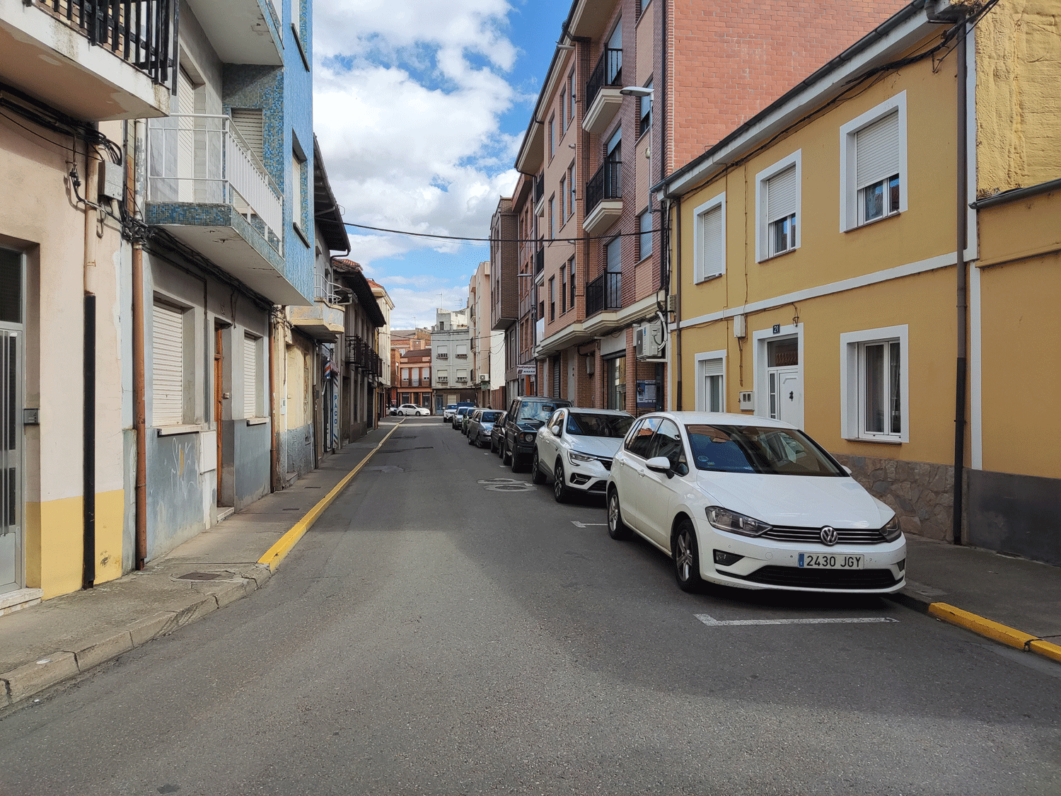 Calle Benito León de Santa María del Páramo que será adoquinada. | A. RODRÍGUEZ