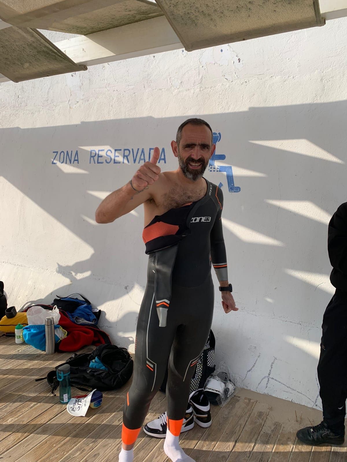 Basurco preparándose para acometer su gesta de cruzar El Estrecho.