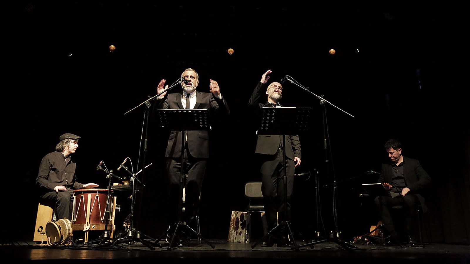 Fiilipe Faria y Sérgio Peixoto dirigieron este martes el concierto que sirvió como pistoletazo de salida para la actividad semanal del Albéitar. | FERNANDO OTERO Fiilipe Faria y Sérgio Peixoto dirigieron este martes el concierto que sirvió como pistoletazo de salida para la actividad semanal del Albéitar. | FERNANDO OTERO