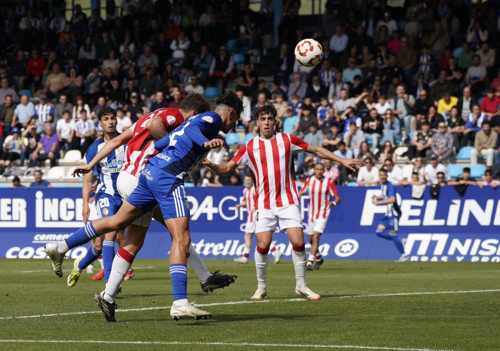 Momento del segundo gol de Pau Ferrer que cerró el partido ante el Athletic B. PONFERRADINA