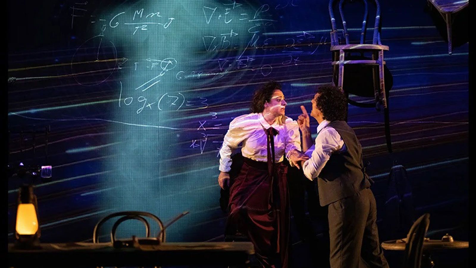 Una escena de la obra 'Señora Einstein', que esta semana recala en el Teatro Gullón de Astorga. | JAVIER NAVAL