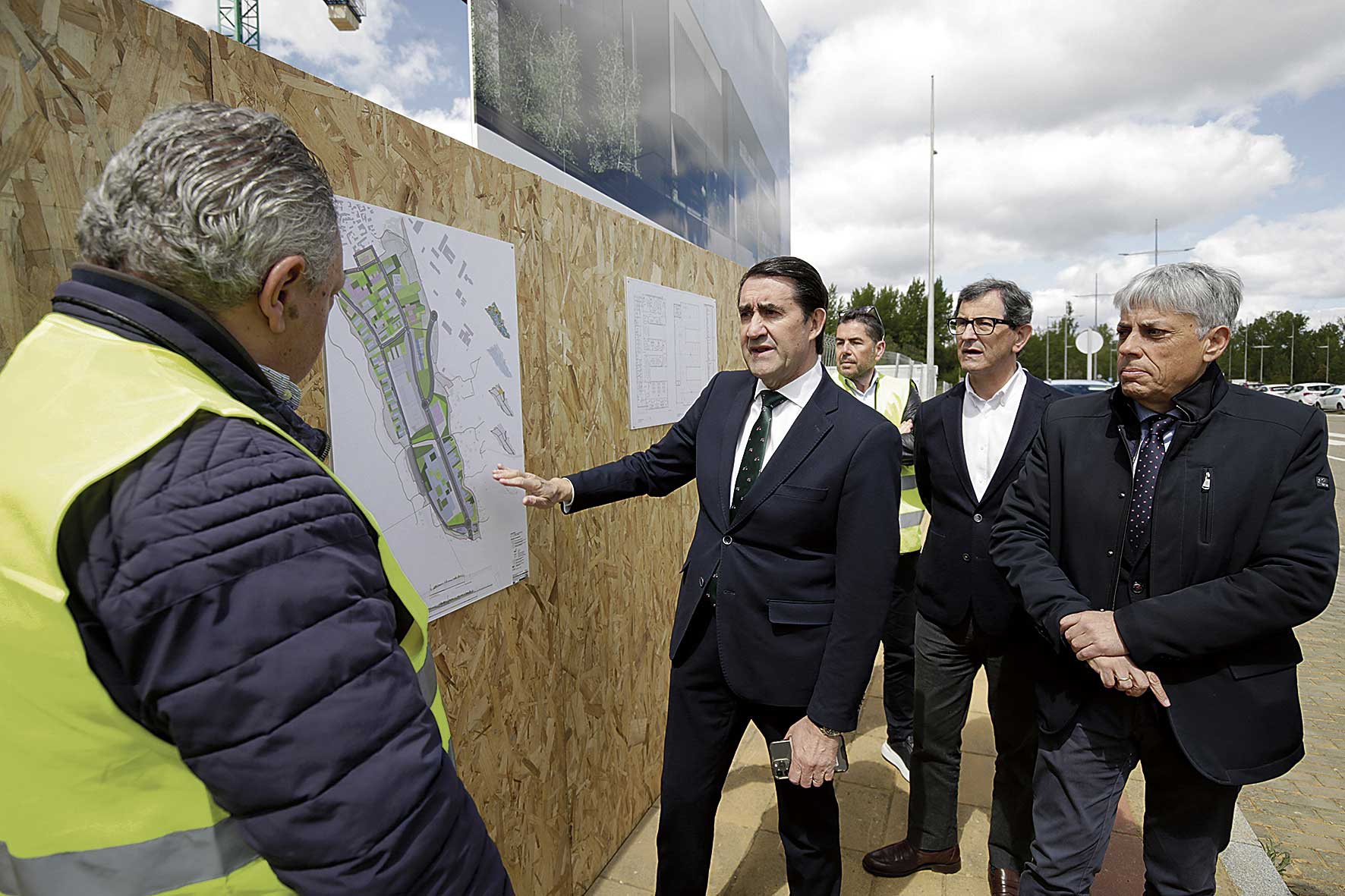 Visita del Juan Carlos Suárez, junto a otras autoridades, al nuevo edificio institucional del Parque Tecnológico. | FERNANDO OTERO Visita del Juan Carlos Suárez, junto a otras autoridades, al nuevo edificio institucional del Parque Tecnológico. | FERNANDO OTERO