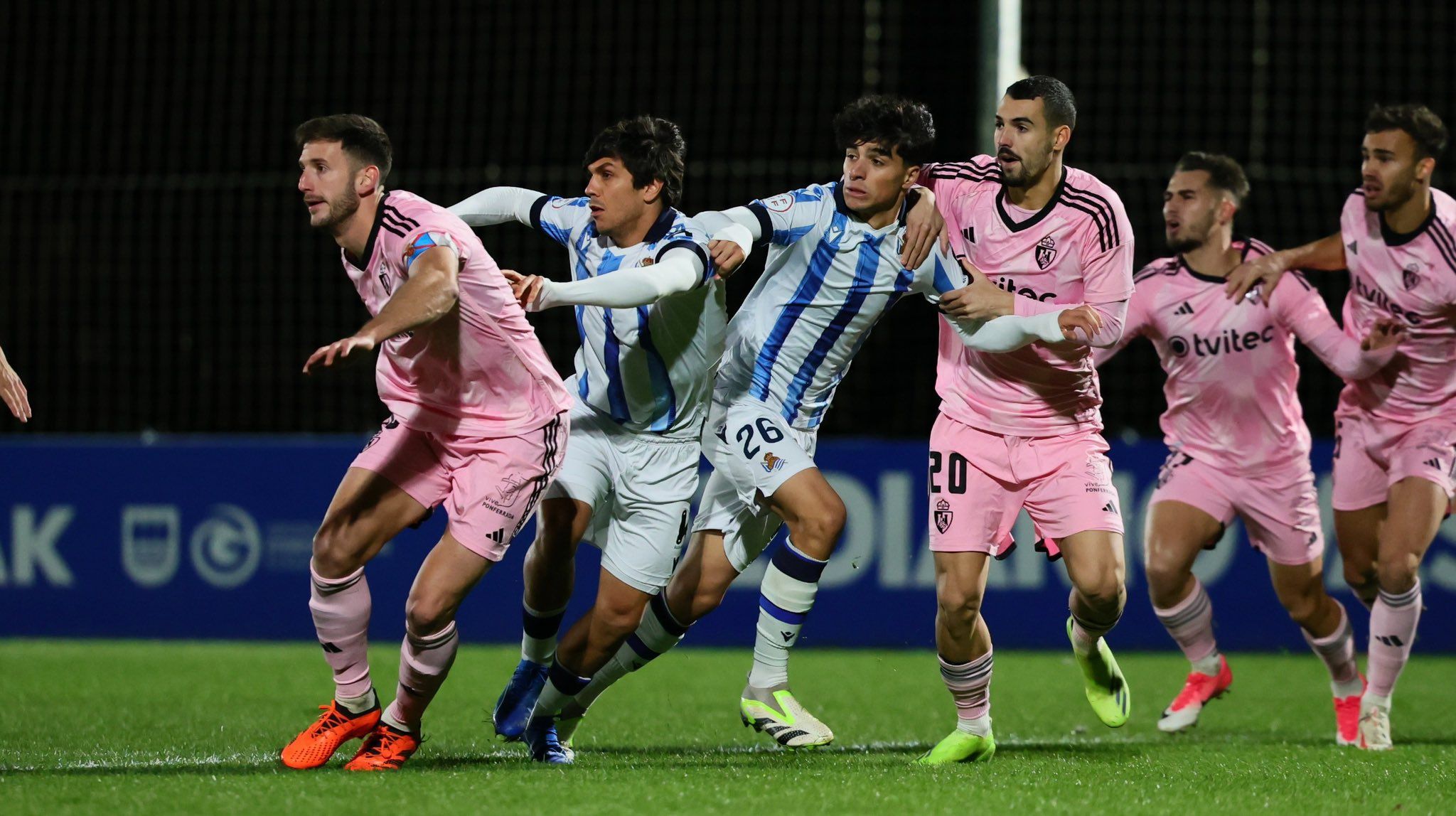 Uno de los momentos de la última visita de la Ponferradina a Zubieta la temporada pasada. REAL SOCIEDAD Uno de los momentos de la última visita de la Ponferradina a Zubieta la temporada pasada. REAL SOCIEDAD