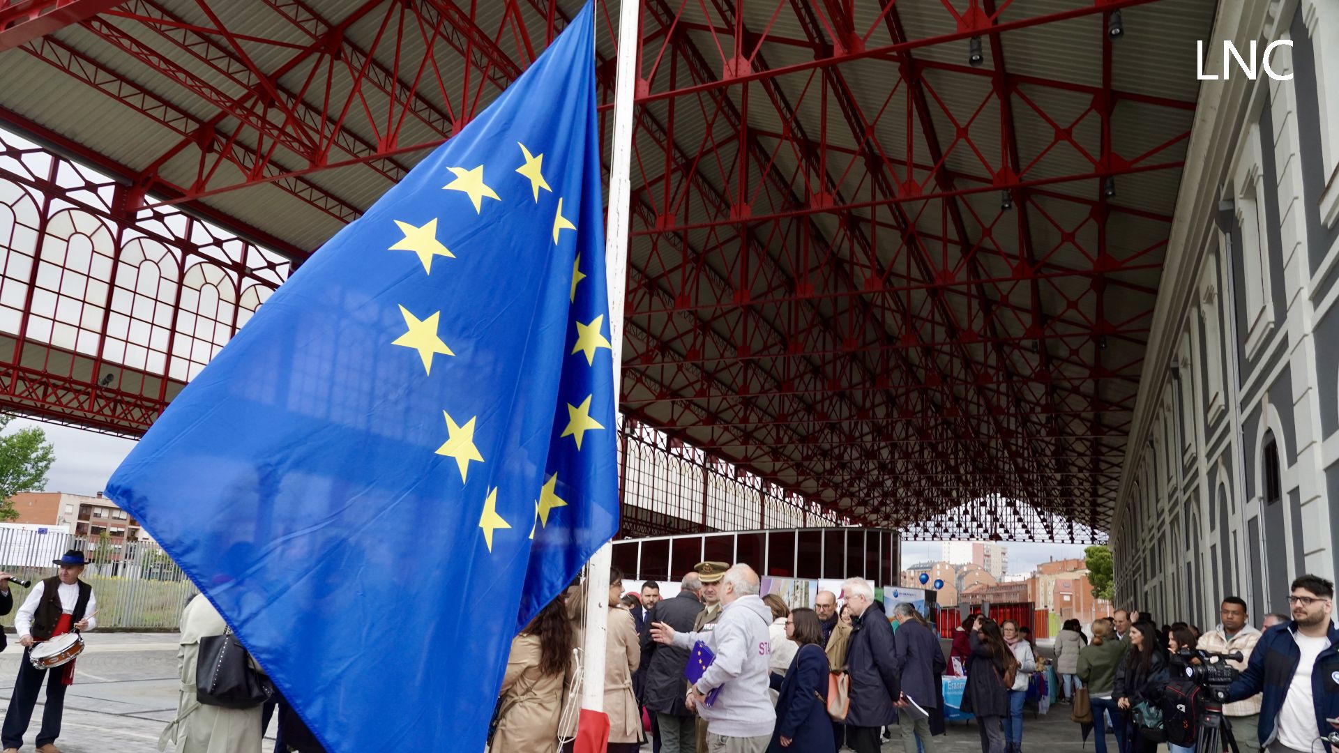 León celebra un año más el Día de Europa con la lectura de los Decreta