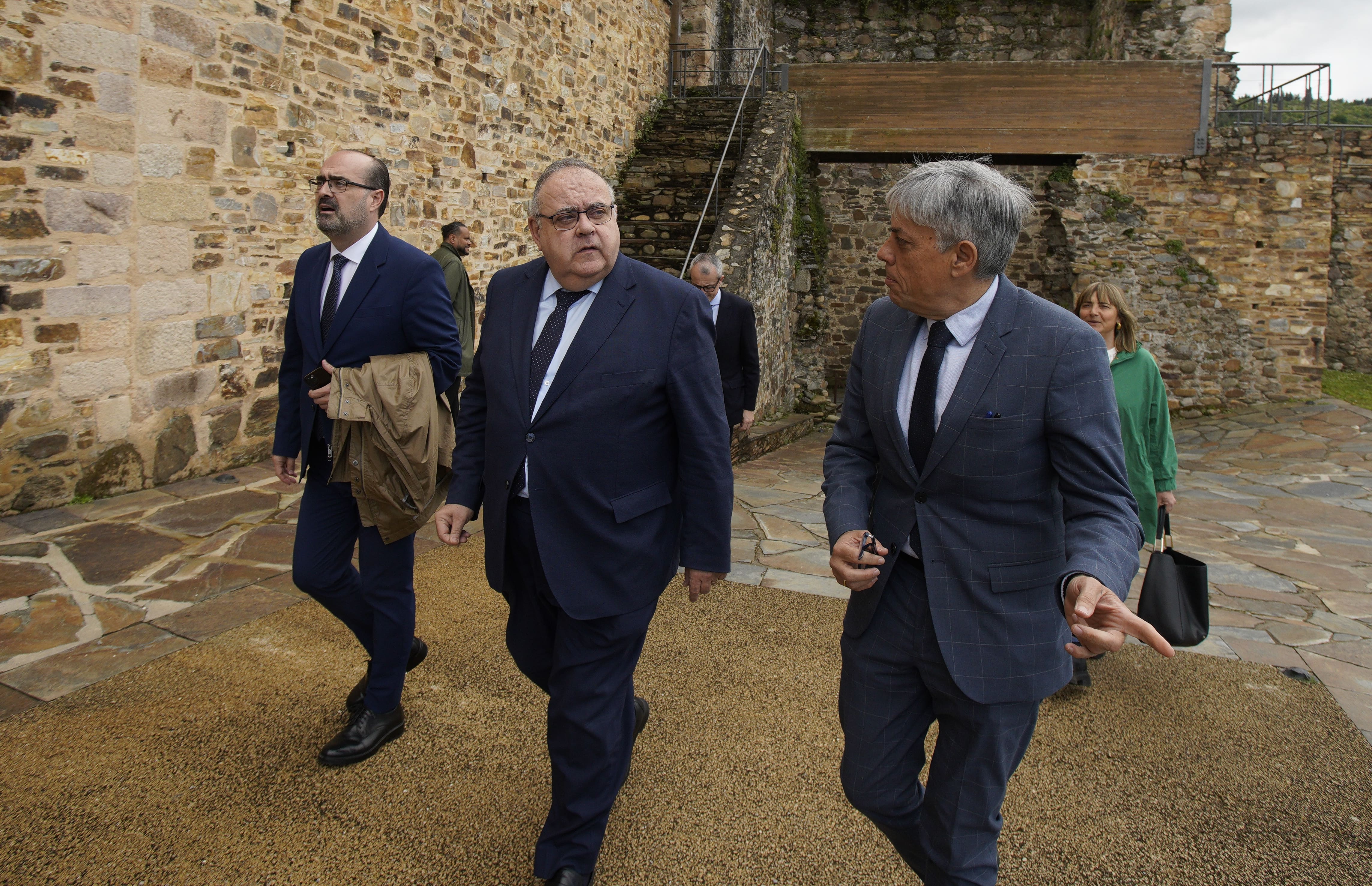 El consejero de Sanidad anunció el plan este viernes en Ponferrada. | CÉSAR SÁNCHEZ (ICAL)