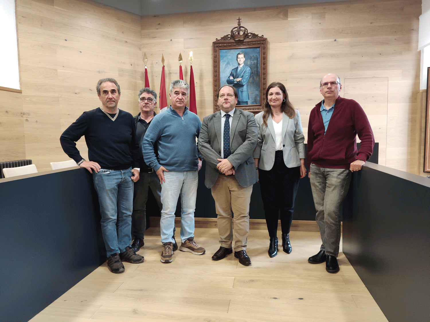 Javier Carrera y Elena Bailez junto con los representantes del comité de empresa de Azucarera. | ALEJANDRO RODRÍGUEZ Javier Carrera y Elena Bailez junto con los representantes del comité de empresa de Azucarera. | ALEJANDRO RODRÍGUEZ