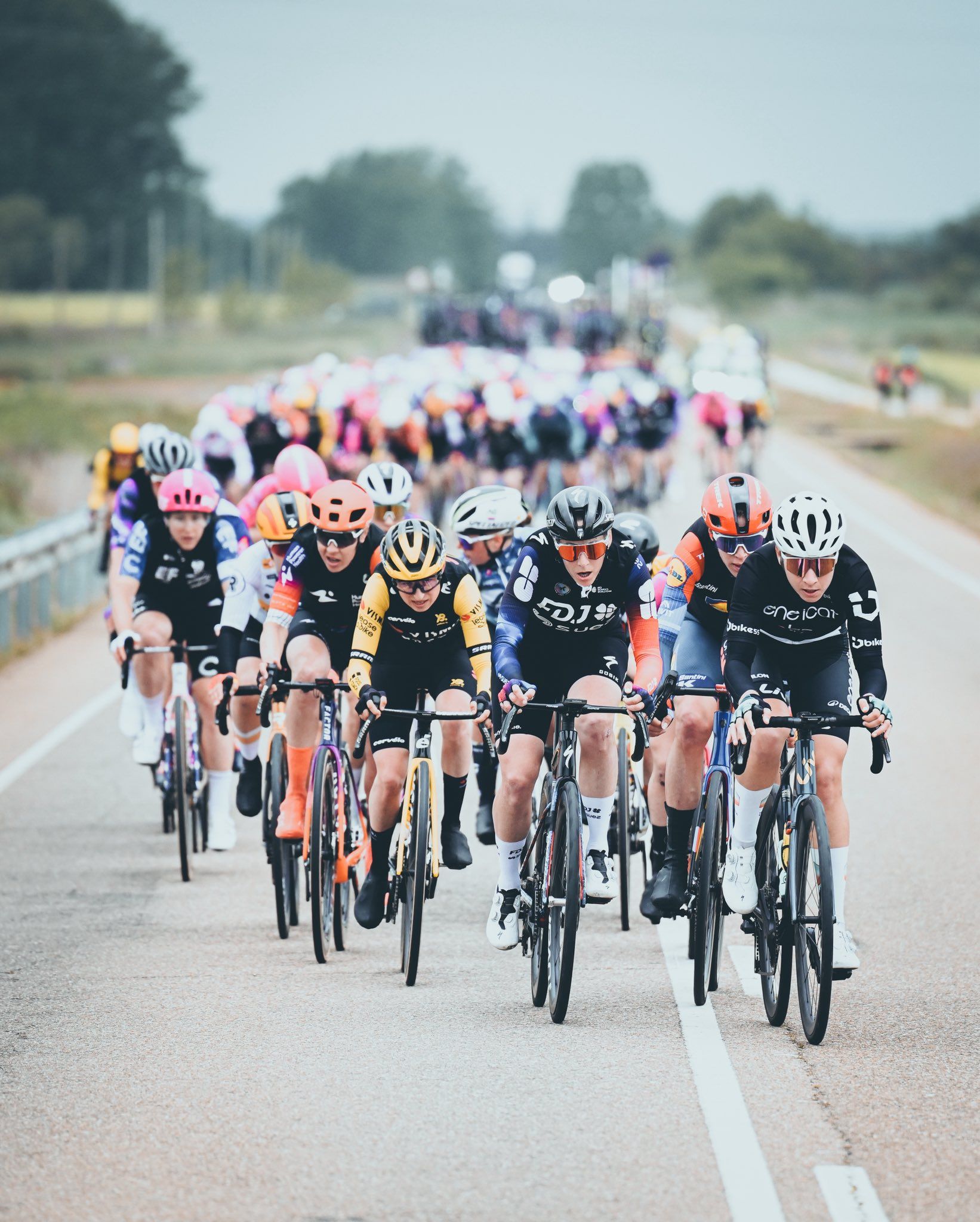 Momento de la última etapa de La Vuelta antes de la salida de La Robla. CXCLING