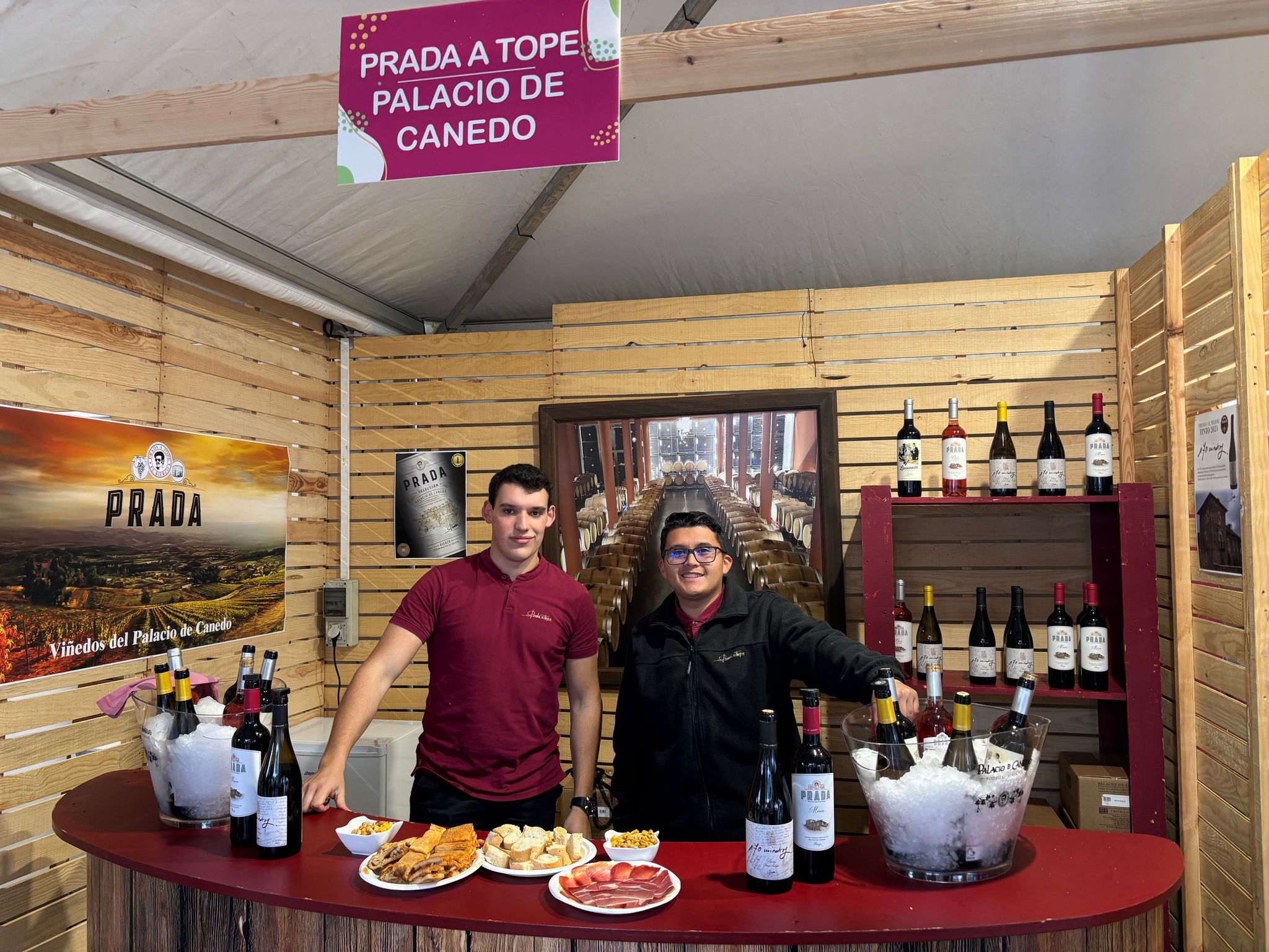 Inauguración de la Feria del Vino de Cacabelos. | JAVIER FERNÁNDEZ Inauguración de la Feria del Vino de Cacabelos. | JAVIER FERNÁNDEZ