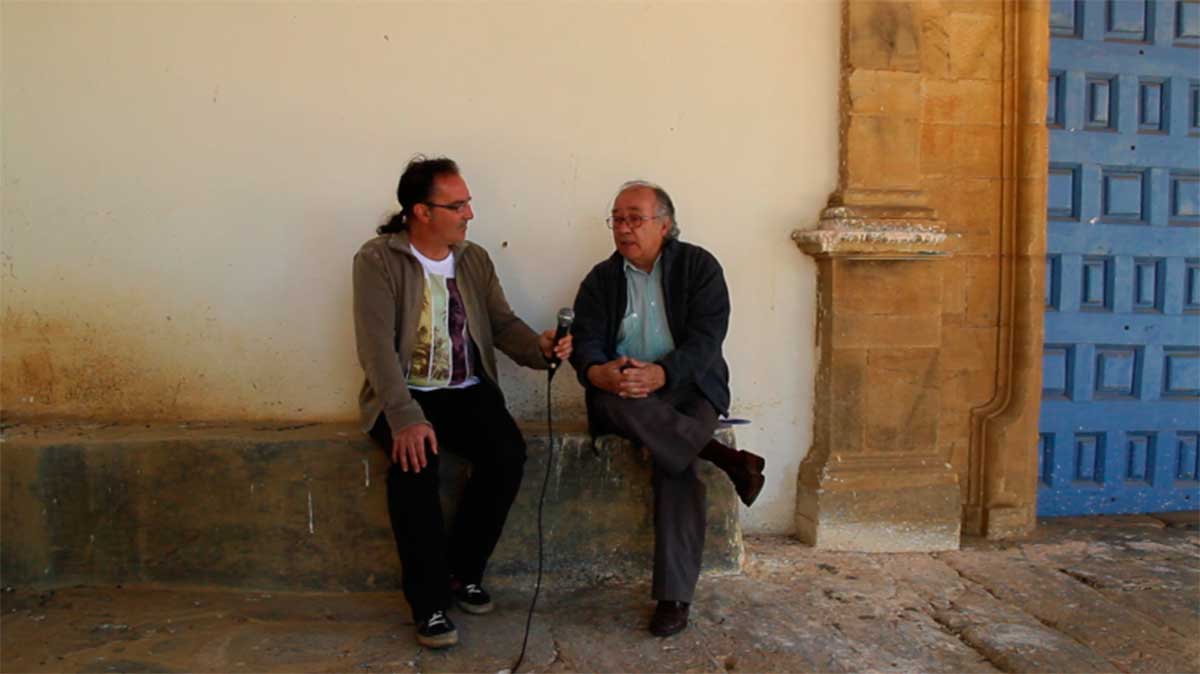 Un momento de la entrevista al catedrático de Geografía Valentín Cabero que aparece en el documental.