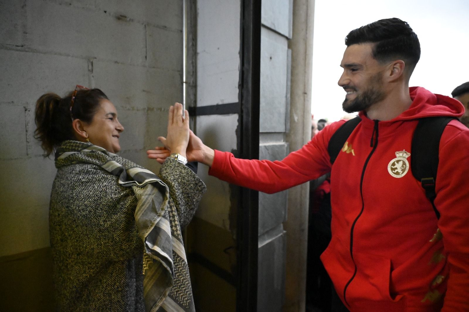 Recibimiento a los jugadores de la Cultural. | SAÚL ARÉN Recibimiento a los jugadores de la Cultural. | SAÚL ARÉN