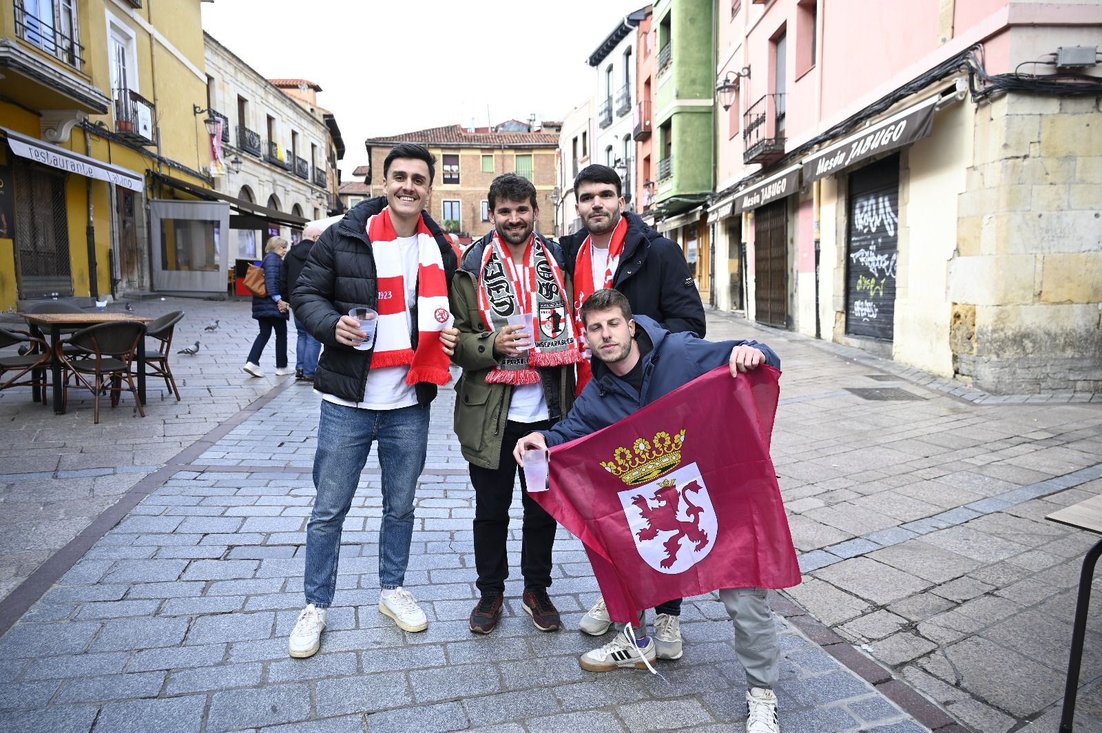 Recibimiento a los jugadores de la Cultural. | SAÚL ARÉN Recibimiento a los jugadores de la Cultural. | SAÚL ARÉN