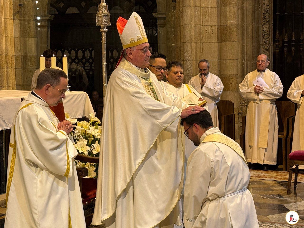 Ordenación de un nuevo sacerdote en León. | @IGLESIAENLEON