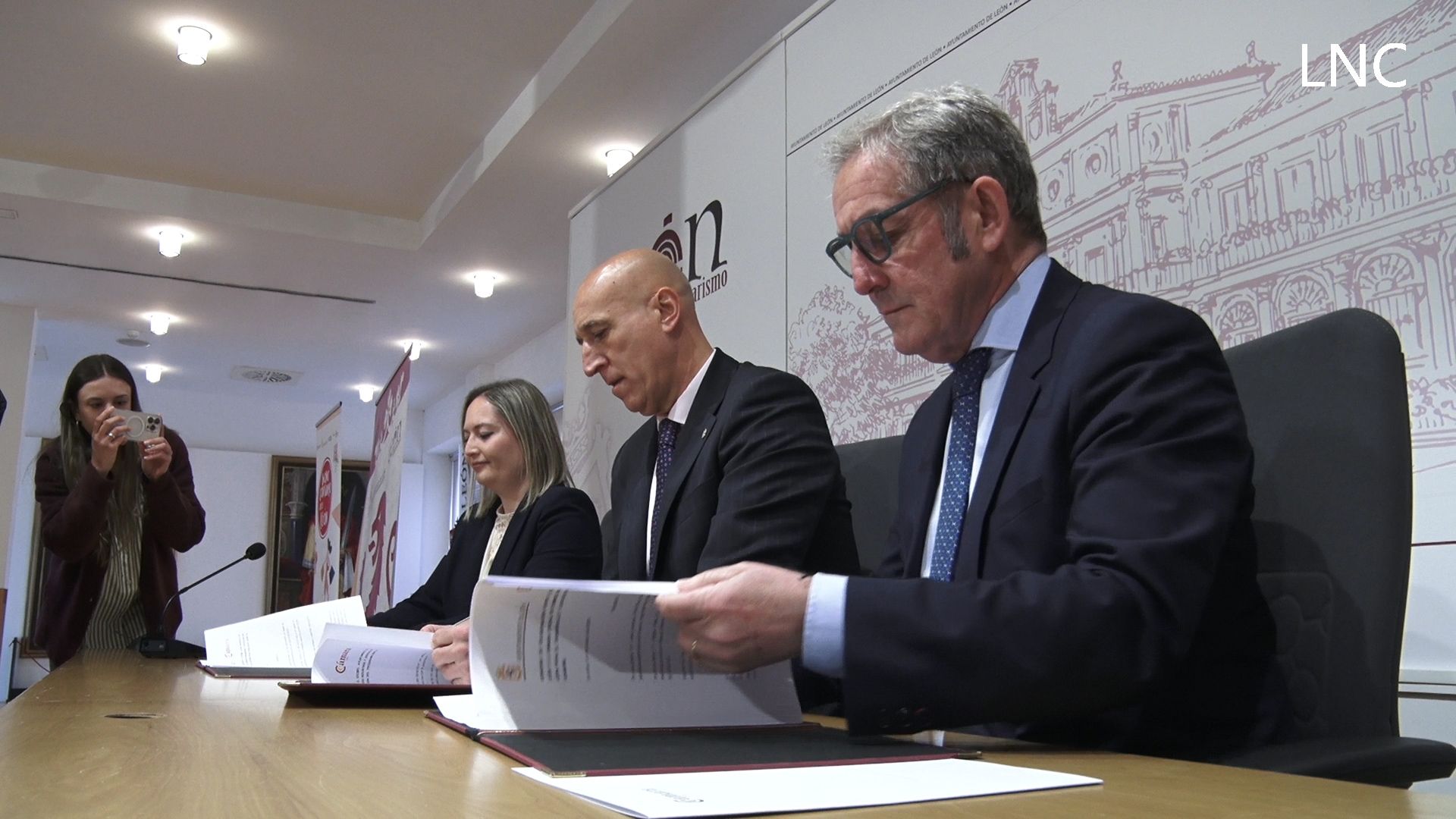 León lanza una nueva campaña de bonos al consumo con descuentos del 25% en cualquier compra