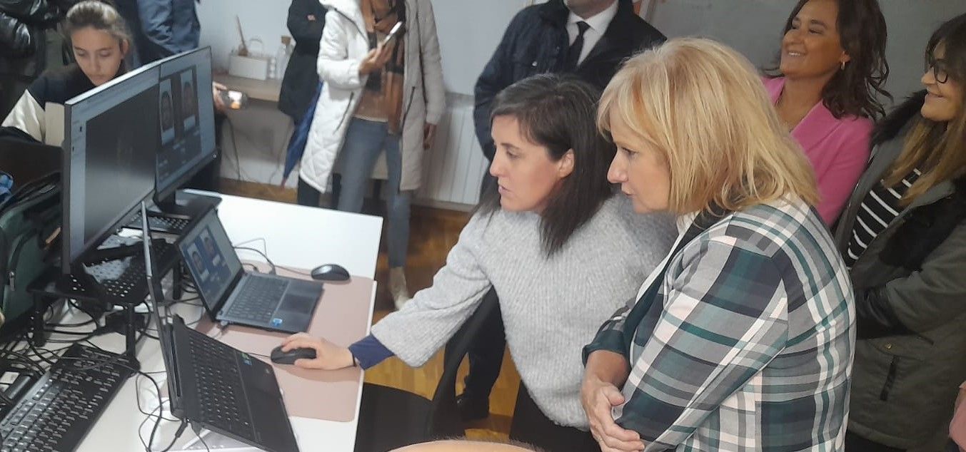 Visita de la consejera a la sede ponferradina de Panacea. | MAR IGLESIAS Visita de la consejera a la sede ponferradina de Panacea. | MAR IGLESIAS