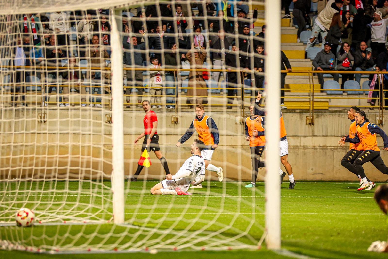 Barri celebra el gol que ponía el 2-0 de la Cultural contra el Barakaldo. | CYD