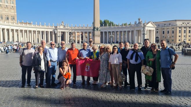 Los veinte hermanos de la CPSI el abad emérito de San Isidoro y el actual. Los veinte hermanos de la CPSI el abad emérito de San Isidoro y el actual.