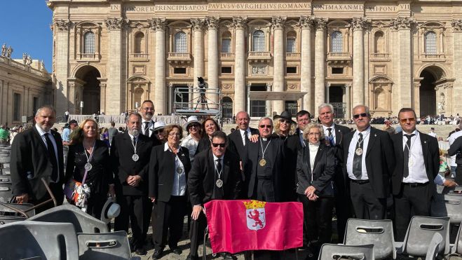 Los hermanos de la CPSI posan ante la Basílica del Vaticano después de la Audiencia Papal a 27 de septiembre de 2023 Los hermanos de la CPSI posan ante la Basílica del Vaticano después de la Audiencia Papal a 27 de septiembre de 2023