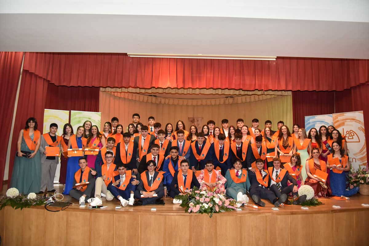 Foto de familia de los estudiantes de 2º de Bachillerato del Divina Pastora. | L.N.C.