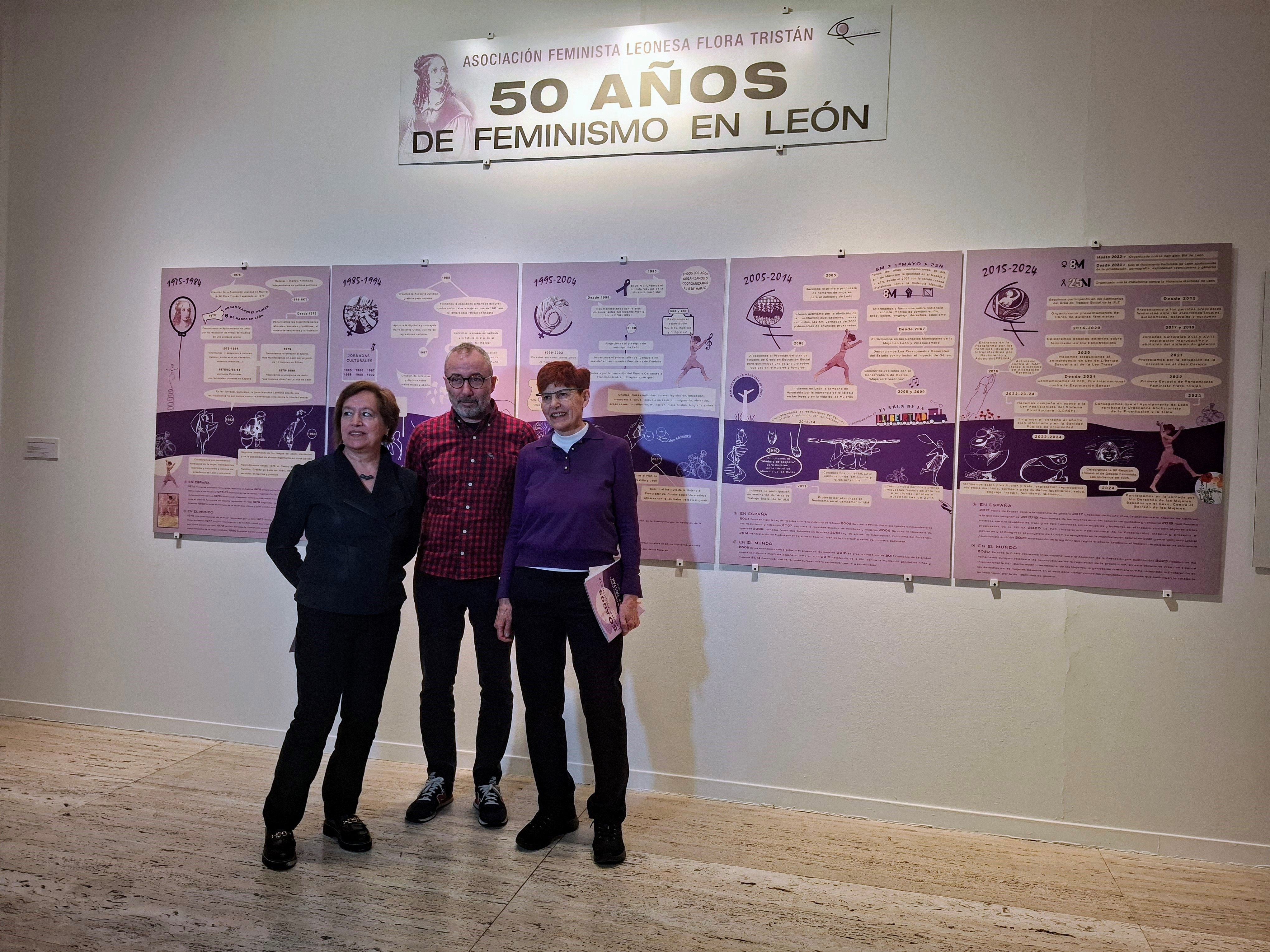 Amelia Biaín, Luis Grau Lobo y Herminia Suárez durante la inauguración de '50 años de feminismo en León'. | L.N.C.