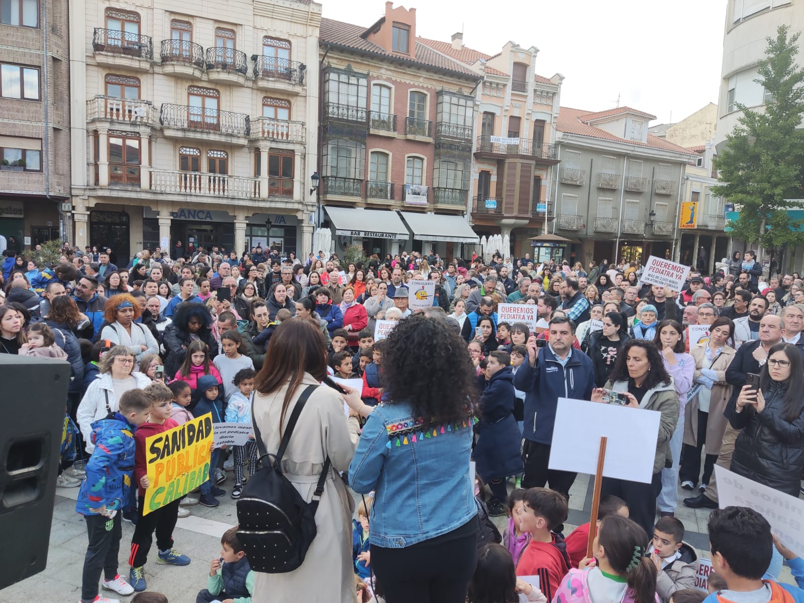 Centenares de personas participaron en la protesta. | A. RODRÍGUEZ Centenares de personas participaron en la protesta. | A. RODRÍGUEZ