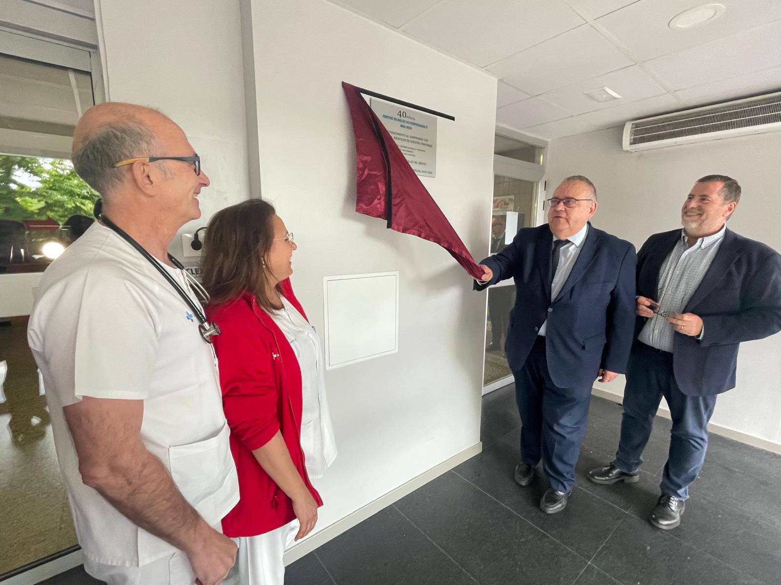 Descubrimiento de placa por los 40 años del Centro de Salud Ponferrada II.