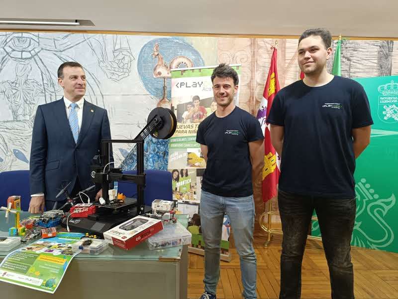 Un instante de la presentación del campus.