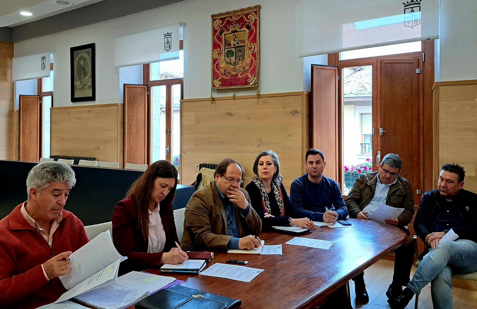 Reunión matenida ayer entre sindicatos y representantes políticos. | L.N.C.