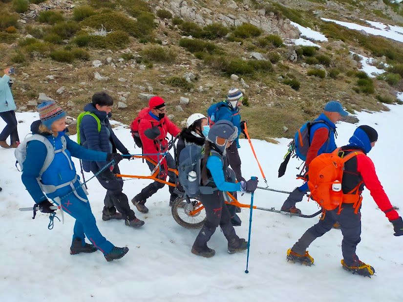 La Federación de Deportes de Montaña organiza cursos para guiar a personas con discapacidad por entornor rurales. L.N.C.