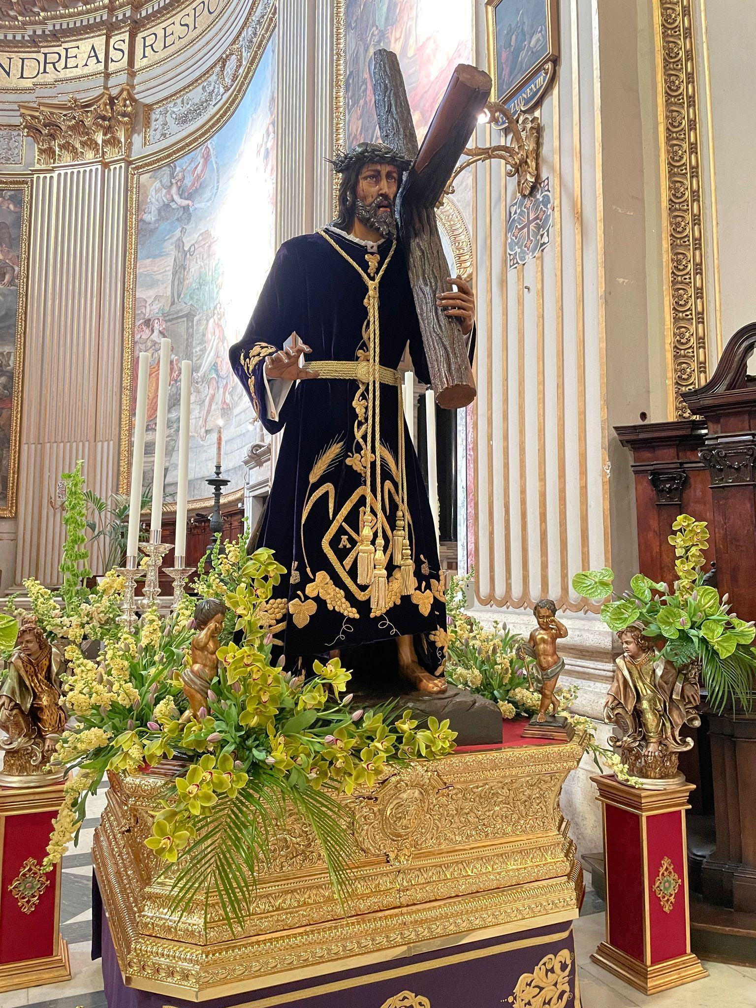 El Nazareno, expuesto en besapié en la basílica de Sant’Andrea della Valle de Roma. | LUIS TOMÁS FUERTES