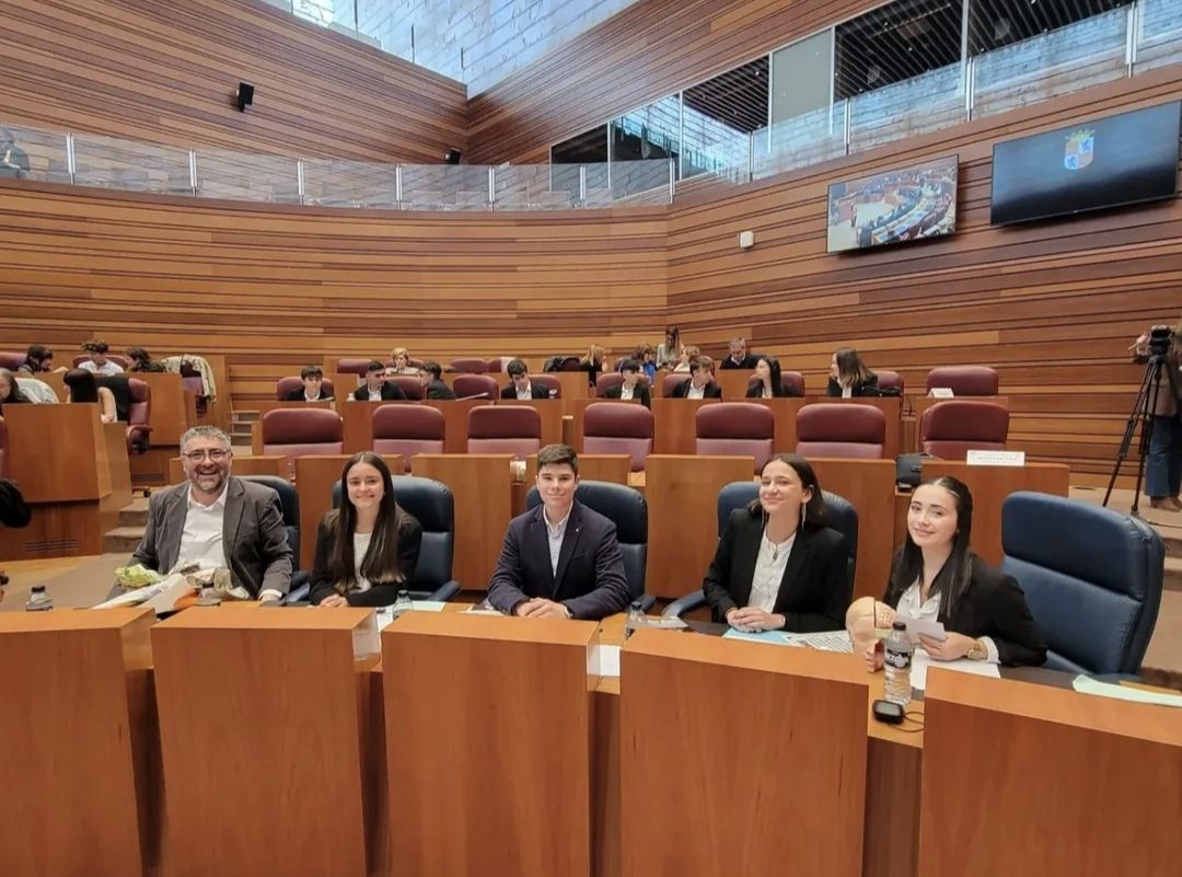 Los alumnos del instituto de Santa María antes de comenzar la final del certamen. | IES VALLES DEL LUNA