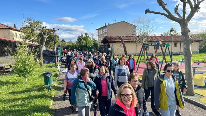 Un momento de la marcha por el pueblo bajo el lema 'Caminando juntos por la salud'. Un momento de la marcha por el pueblo bajo el lema 'Caminando juntos por la salud'.