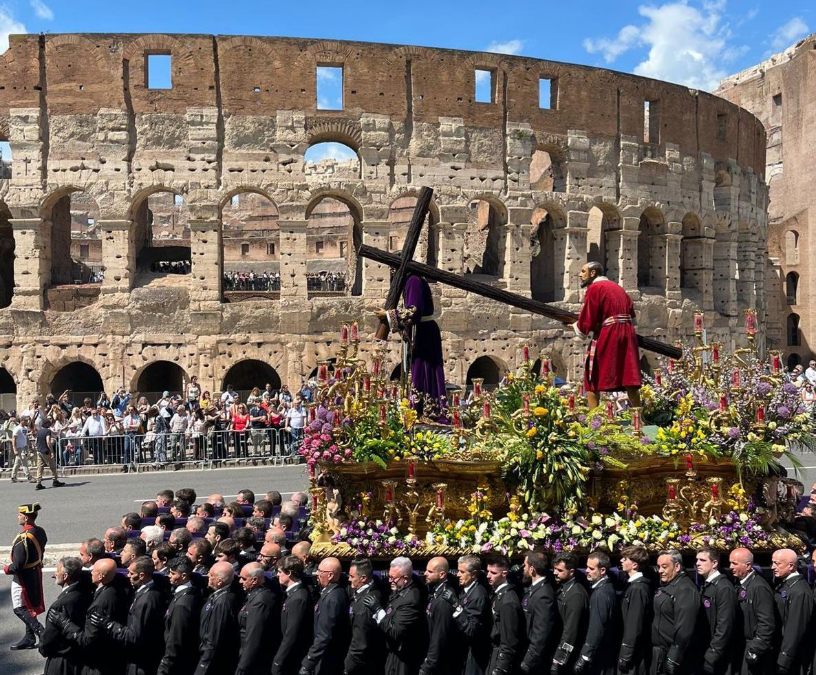 Nuestro Padre Jesús Nazareno frente al Coliseo de Roma | Juanma Salguero
