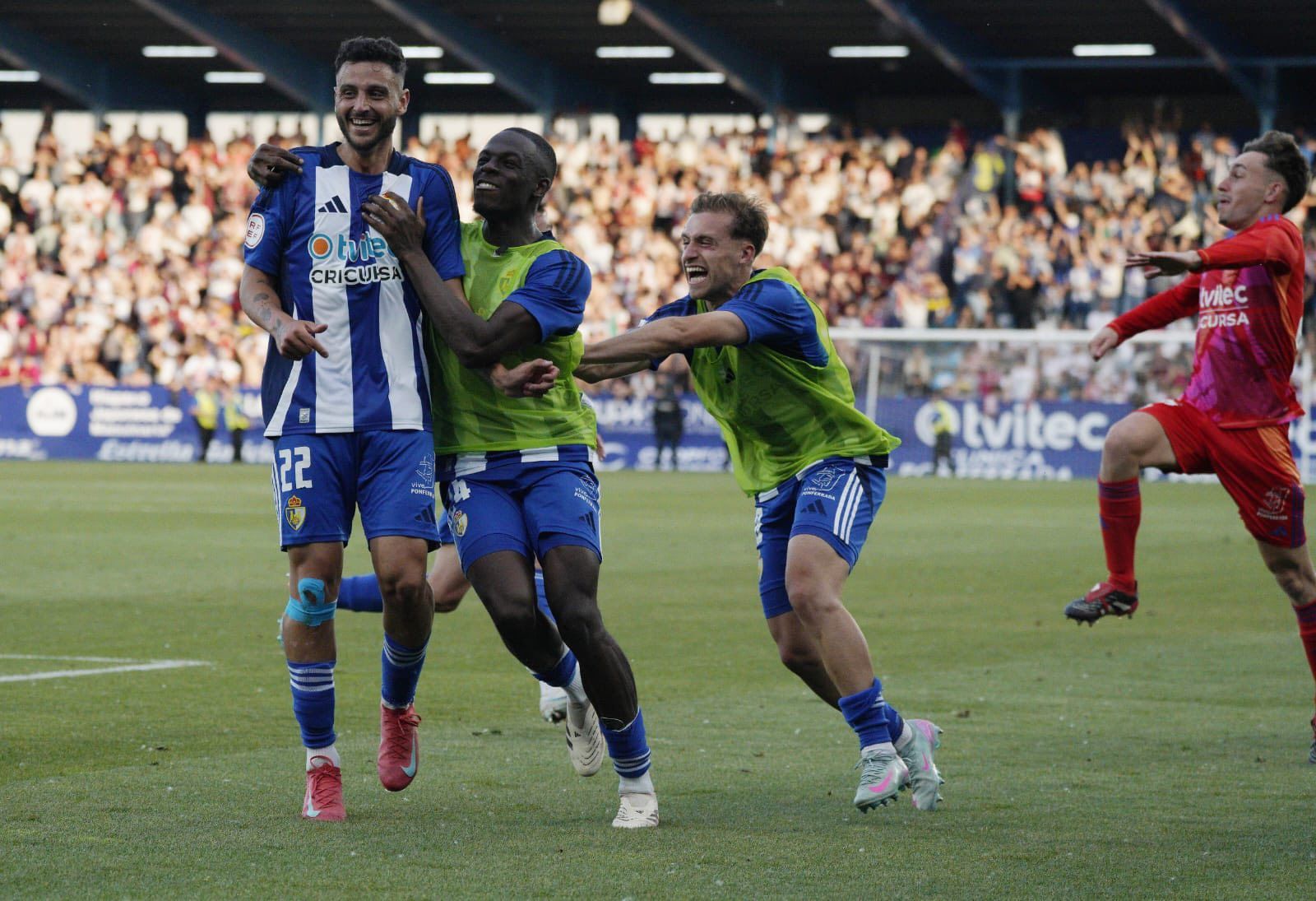 Momento de la celebración del gol de Esquerdo en el último minuto. PONFERRADINA