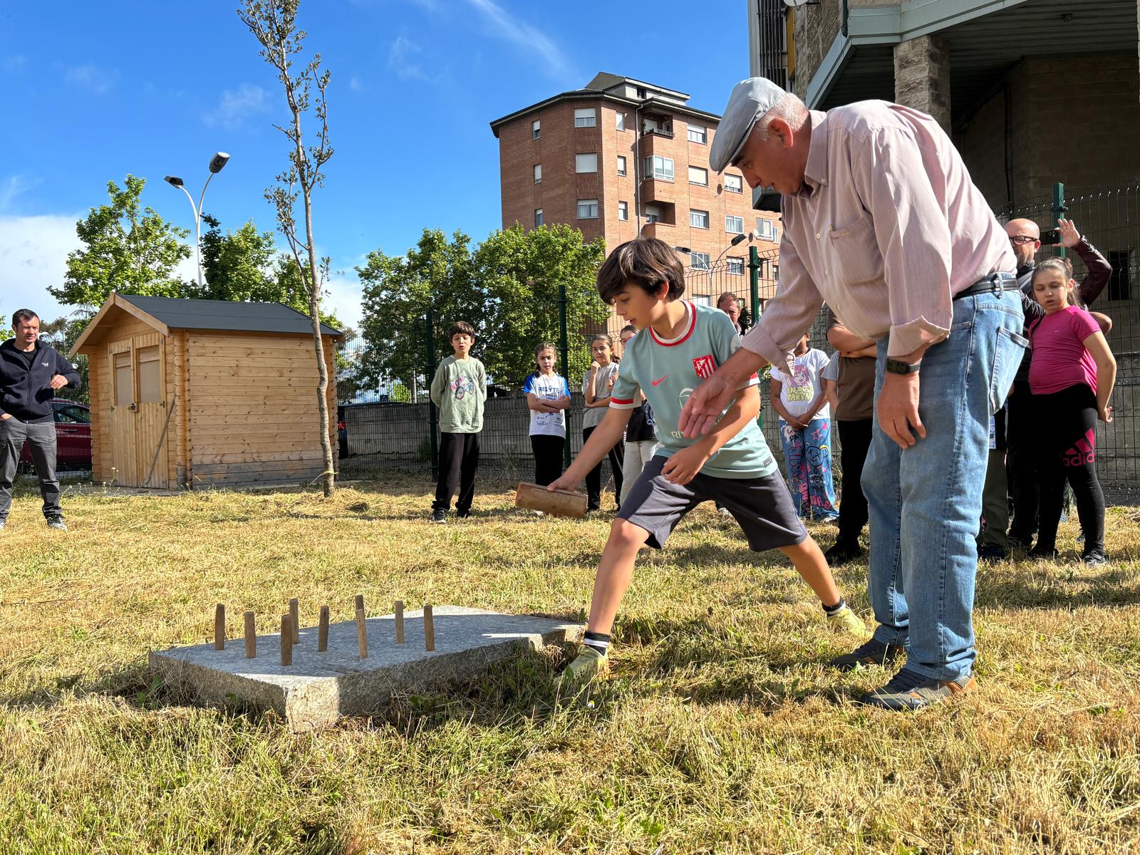 Juego del bolo berciano. | JAVIER FERNÁNDEZ