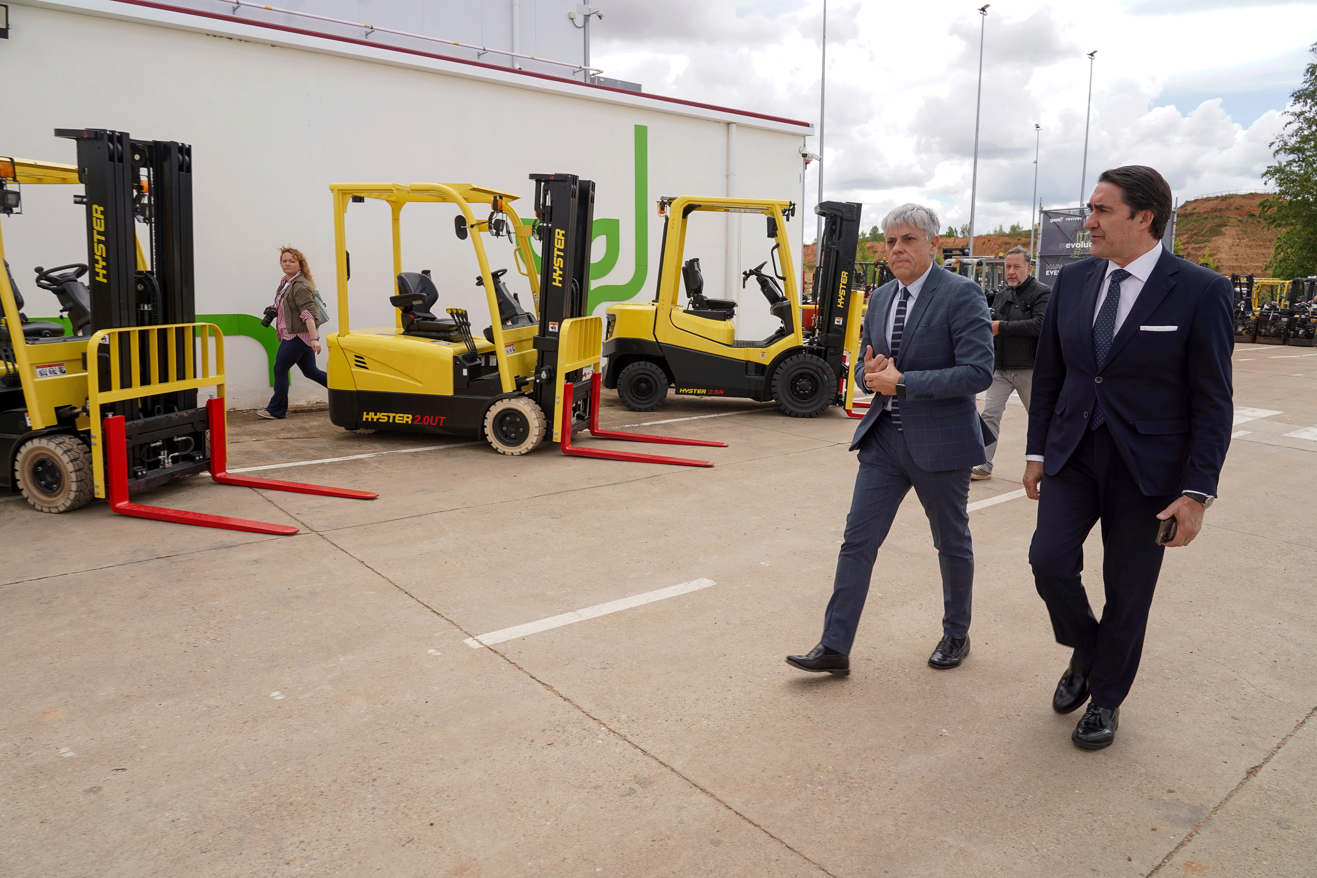 Juan Carlos Suárez-Quiñones junto a Eduardo Diego visitando las instalaciones. | ICAL