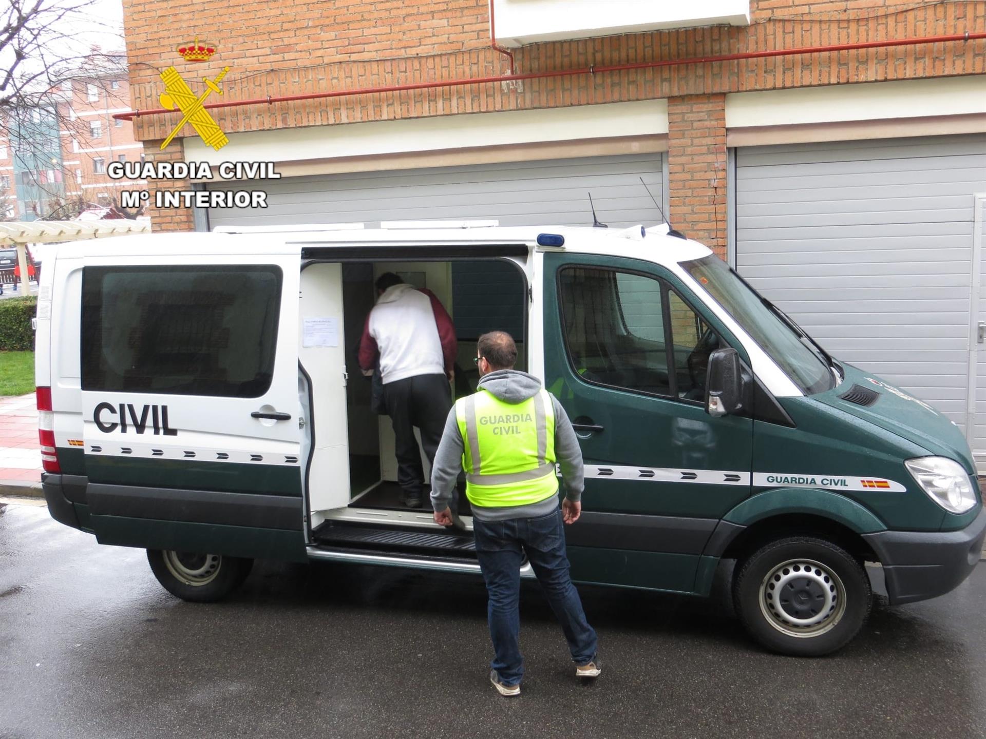 Imagen de archivo de un furgón de la Guardia Civil