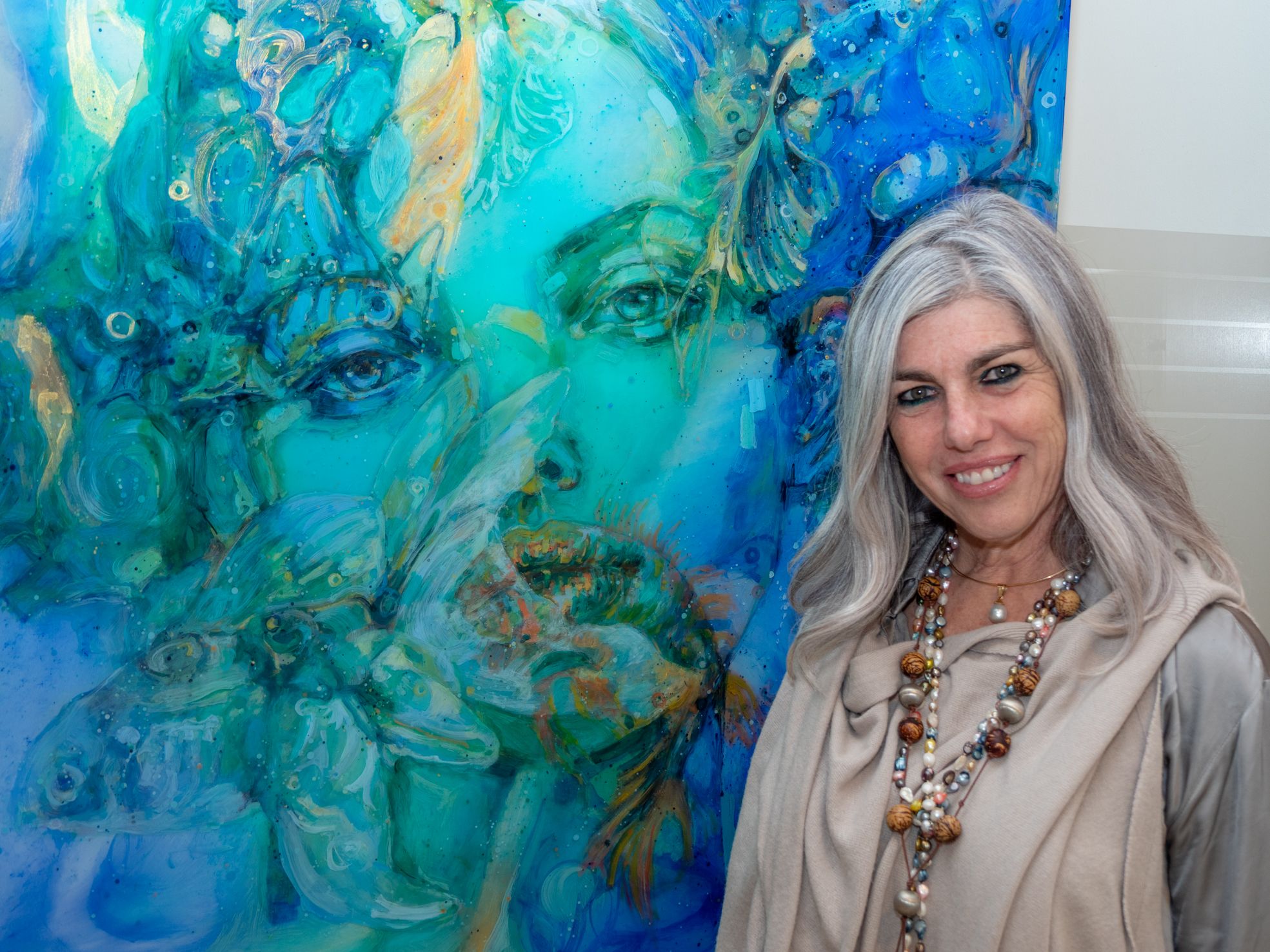 Patricia Caldevilla ante una de sus obras.