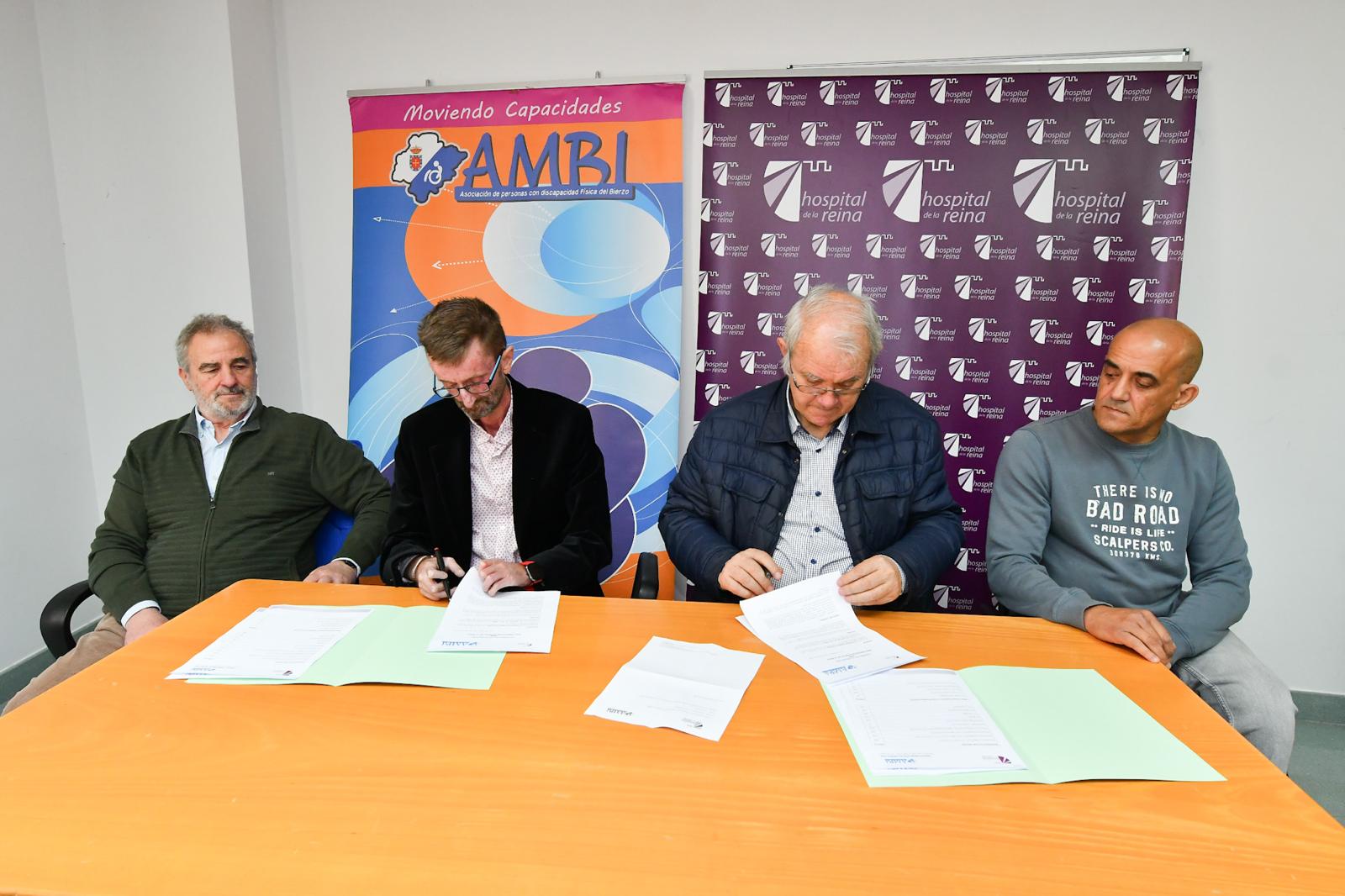 Firma del convenio entre la Real Fundación Hospital de la Reina y AMBI. | L.N.C.