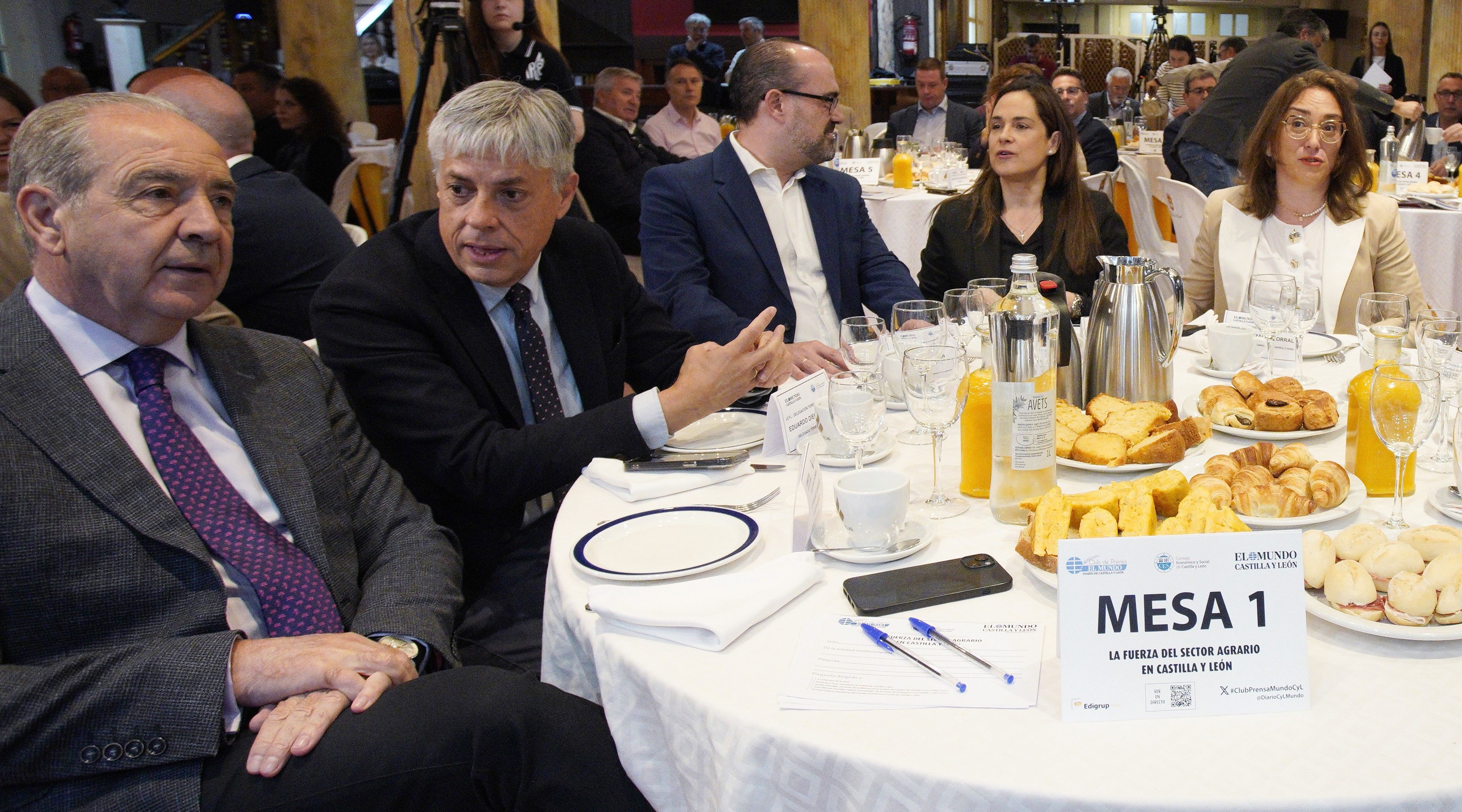 Encuentro con la consejera de Agricultura en Ponferrada. | ICAL